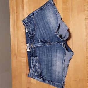 Frame Le Cutoff Blue Jean Shorts